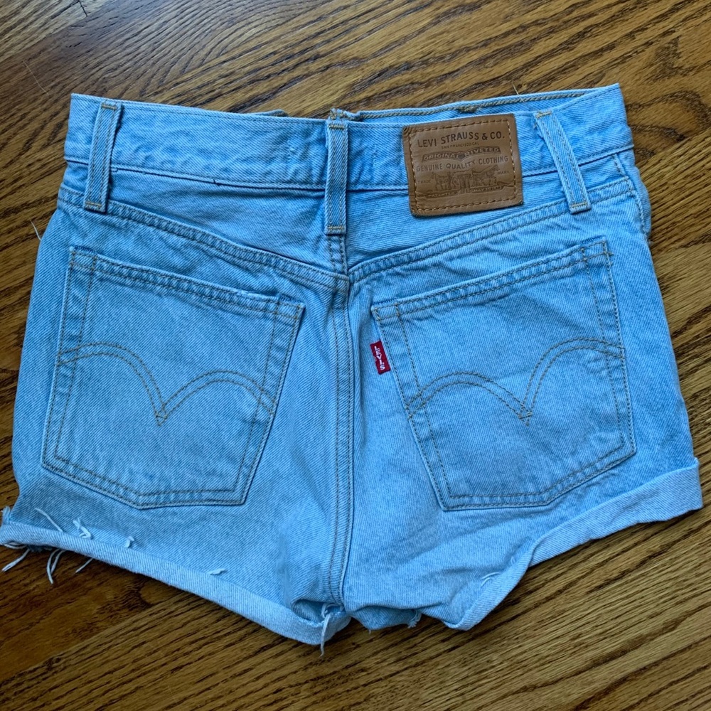Levi’s lightwash Denim Wedgie Shorts
